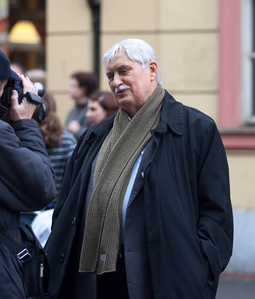 Jiří Dienstbier na portrétní fotografii
